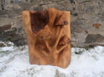 Dubový květináč s motivem hub. Orientační cena 6.500,-Kč 