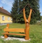 Lavička. Cena 30.000,-Kč.