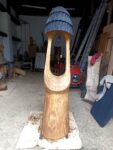 Zvonice. Výška 205cm. Cena 25.000,-Kč. Ošetřeno tenkovrstvou lazurou. Zvon je v ceně. Materiál dub.