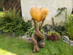 Srdce. Materiál dub. Cena 10.000,-Kč. Výška 77cm.