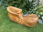 Bota květináč. Materiál dub. Cena 10.000,-Kč. Délka 67cm.